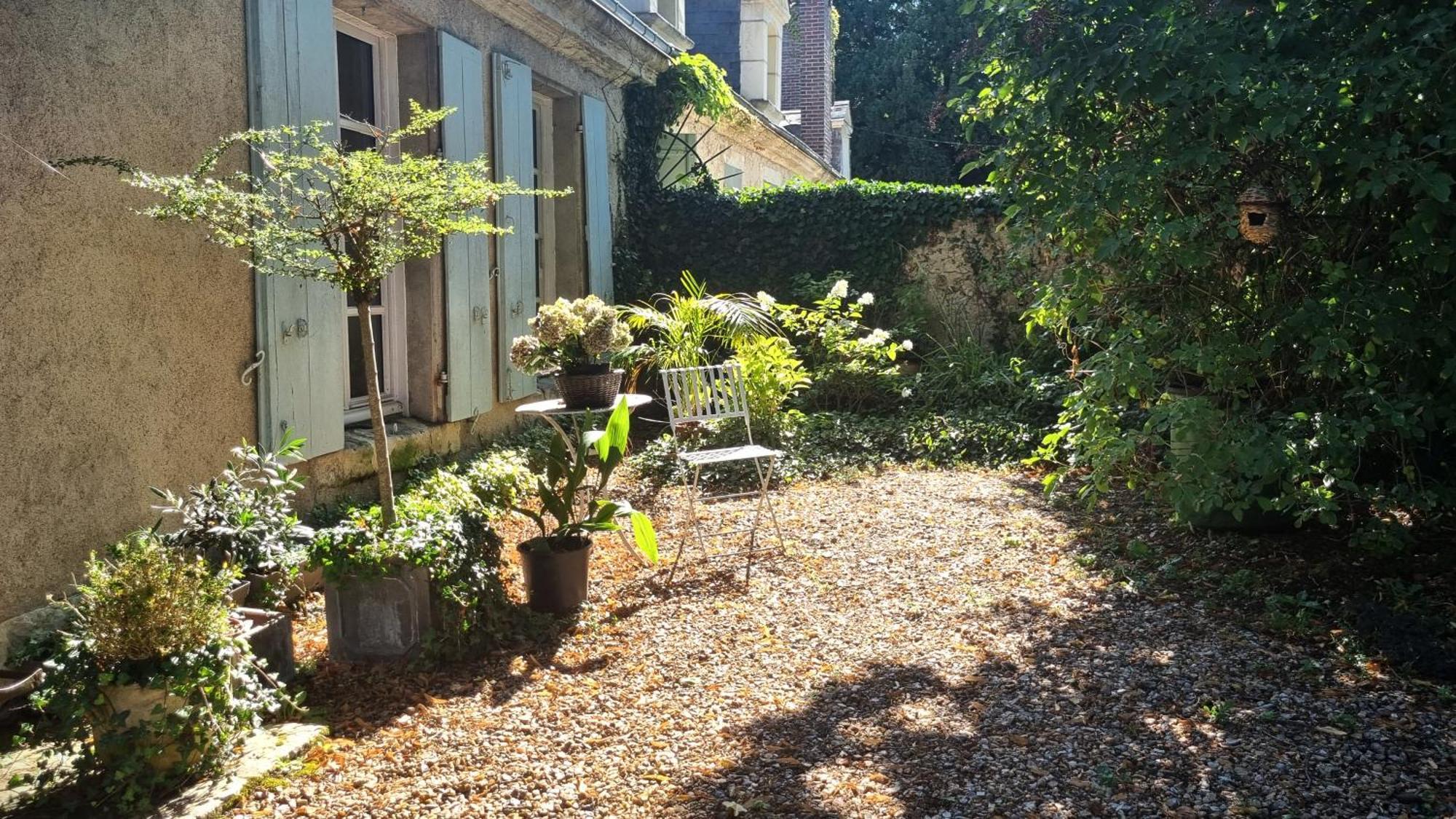La Maison Céladon Prunay-Cassereau Extérieur photo